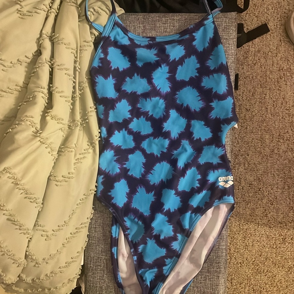 Arena Women’s One Piece Swim Suit